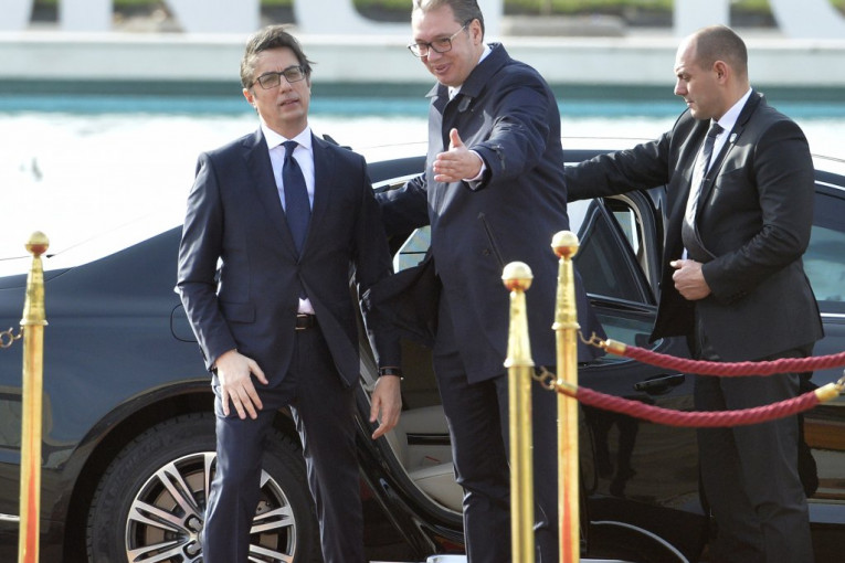 (FOTO) Vučić dočekao predsednika Makedonije uz najviše svečanosti