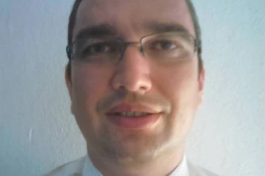 ŠARČEVIĆ ODRŽAO OBEĆANJE: Svetosavska nagrada i stalan posao za hrabrog profesora iz Velike Plane