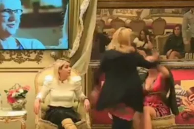 (VIDEO) Došla u goste i stradala: Jelena Golubović pretukla sestru svoje cimerke u emisiji!