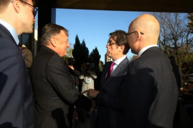 DOMAĆINSKI! Vučević proveo kroz Novi Sad predstavnike Slovenije i Severne Makedonije