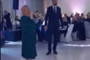 (VIDEO) DAČIĆ DOBIO KONKURENCIJU! Kolinda se latila mikrofona, pa Bandiću otpevala ovu pesmu