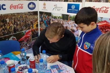(VIDEO) Fudbaleri Partizana posetili Sajam sporta!