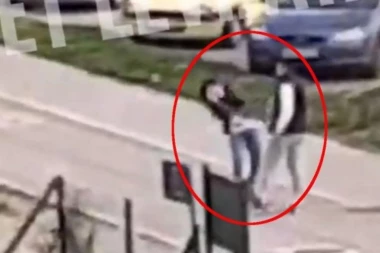 (VIDEO) "Konkretan primer divljačkog nasilja": Snimljen užas u Novom Sadu, zalepio joj šamarčinu nasred ulice!