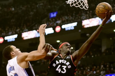 (VIDEO) Neverovatni Sijakam predvodio šampiona, Adetokumbo ponovo postavlja rekorde!