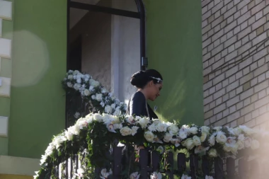 (FOTO) Kao iz bajke: Pogledajte kako Bogdana izgleda u Cecinoj venčanici!