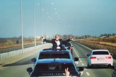 (VIDEO) Izašao na krov automobila: Veljko na putu za Titel napravio neviđeni haos, Ceca zapalila autobus!