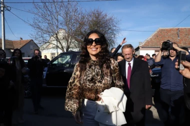 (FOTO) PRELEPE VESTI! Veselje u domu Ražnatovića je počelo!