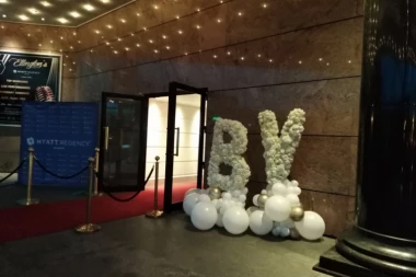 (FOTO) Ovo nikako nisu smeli da koriste: Gosti prekršili STROGO pravilo na svadbi Veljka i Bogdane!