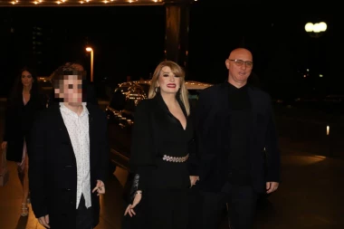 Drama u domu Viki Miljković: Pevačicin sin zapomaže od bolova, ne može da stane na noge, nalazi lekara loši!