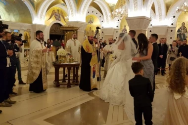 O ovome svi pričaju: Pogledajte kako su se Bogdana i Veljko venčavali u Hramu Svetog Save!