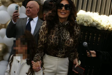 (FOTO) Prvo oglašavanje folk dive nakon što je oženila sina! Ceca javno poslala poruku Bogdani i Veljku: Njene reči rasplakaće celu Srbiju!