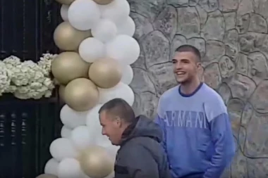 (VIDEO) Sveže oženjen: Dan nakon svadbe Veljko sa osmehom na licu uhvaćen ispred porodične kuće!