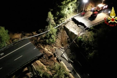 (FOTO) Stravične poplave u Francuskoj i Italiji: Voda odnela pet života!