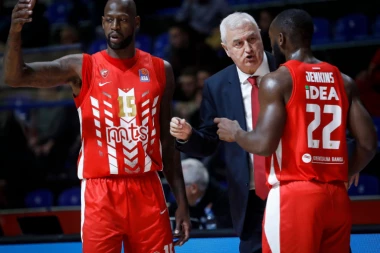 Zvezda poželela dobrodošlicu Šakoti stotkom: Crveno-beli "izrešetali" Mornar u "Pioniru"!