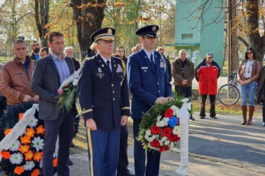 (FOTO) Položeni venci srpskim dobrovoljcima iz Prvog svetskog rata