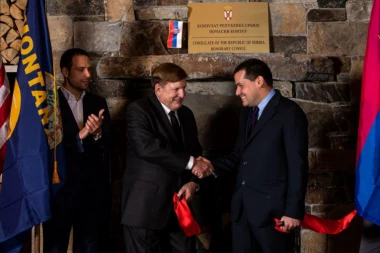 Evo ko je počasni konzul koji je dobio naš pasoš: Trampov prijatelj postao Srbin