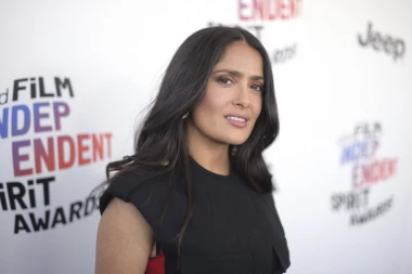 KIM BESINDŽER I SELMA HAJEK SE NE UMIVAJU: Slavne glumice su zbog toga tako mladolike, evo i zašto!