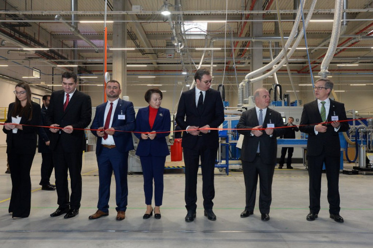 Vučić otvorio fabriku "Yanfeng Automotive Interiors" u Kragujevcu!