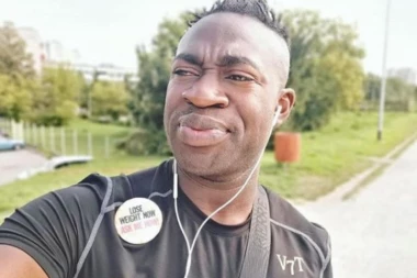 (VIDEO) KAKAV HIT! Afrikanac iz Zagreba peva "Jesen je plakala s tobom"