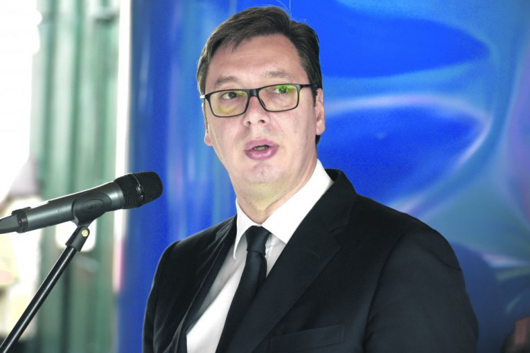 (FOTO) Pogledajte kako predsednik Srbije sprema sarmu, u ovom izdanju Vučića niste videli