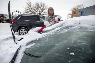 Dva udesa i žešći zastoj: Sneg na Kopaoniku napravio pometnju u saobraćaju!