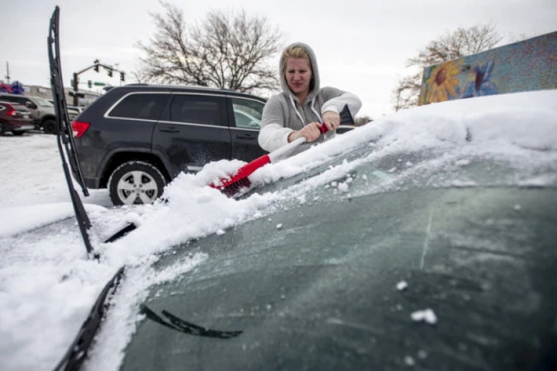 Dva udesa i žešći zastoj: Sneg na Kopaoniku napravio pometnju u saobraćaju!
