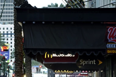 Strašna tragedija: U tržnom centru ubijena devojčica, a dva dečaka ranjena