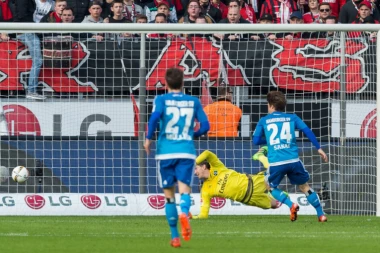 Zvezdo, gledaj i plači! Jednooki golman zaustavio Bajern!