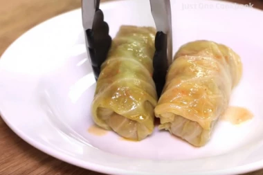 UZ OVAJ TRIK SARMA ĆE BITI PRSTE DA POLIŽEŠ: Svi će vam tražiti recept, ovo SRPSKO JELO svi obožavaju