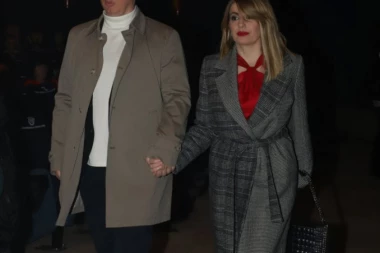 (VIDEO) Gajba da se smrzneš: Ovako izgleda stan Viki Miljković u Beogradu na vodi!