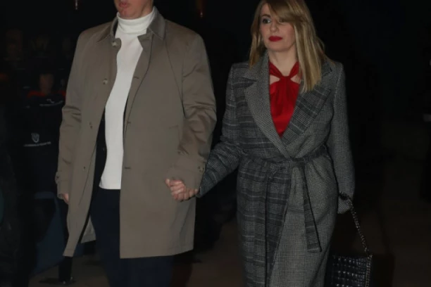 (VIDEO) Gajba da se smrzneš: Ovako izgleda stan Viki Miljković u Beogradu na vodi!