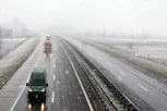 VOZAČI, OPREZ: Na auto-putu kod Takova ka Beogradu preticajna traka zatvorena