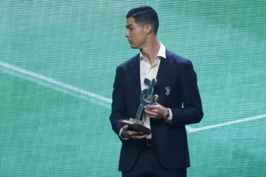(VIDEO) Za slučaj da opet "izvisi": Ronaldo čekao u kolima da ga proglase najboljim!