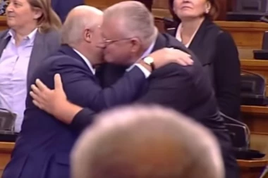 (VIDEO) Posle toliko godina sreli se Šešelj i Lukašenko: Dirljiv susret velikih prijatelja