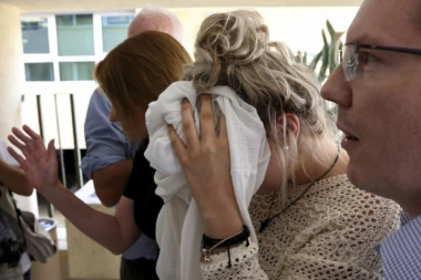 Devojka tvrdi da ju je silovalo njih 12 na letovanju: Pokušala sam da prekrstim noge, padala sam u nesvest od straha