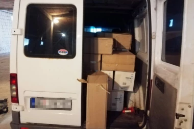 (FOTO) Neviđena zaplena falsifikovanih cigareta kod Pećinaca!