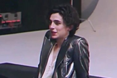 (VIDEO) Ispred Bekama i Pita: Mladi glumac proglašen za najbolje obučenog na svetu