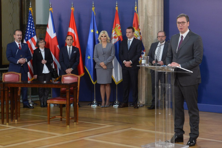 (VIDEO) Potpisan ugovor za izgradnju Moravskog koridora! Vučić: Ovo je digitalni auto-put, biće širi od svih koje imamo!