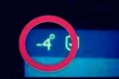 (HIT FOTO) Ovaj vozač obrnuo igricu! Njegov "problem" zapalio mreže: Jutros mi se u autu upalio čovek na wc šolji?!