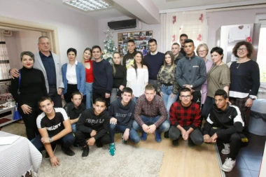 MK Group tradicionalno obezbedila novogodišnje poklone za štićenike SOS Dečijeg sela