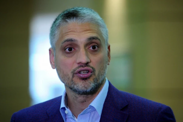 OGLASIO SE ČEDA NAKON TUČE SA SUPRUGOM: Izašao sam iz stana, sada sam kod prijatelja