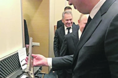 Nije kome je namenjeno, nego kome je suđeno: Kako je puška Miloša Obrenovića ipak završila u Vučićevim rukama?