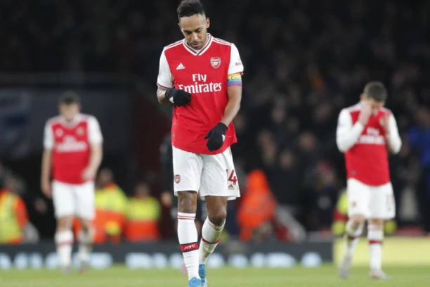 (FOTO) OBAMEJANG ZARAŽEN MALARIJOM! Oglasio se iz BOLNIČKOG kreveta i otkrio u kakvom je stanju