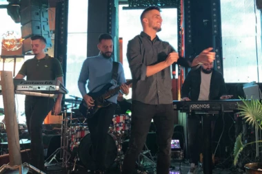 (FOTO) Emir Lapsus bolji sa mikrofonom nego u kuhinji: Teško onome ko bude jeo, šta ja spremam!