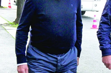 EVO GDE DANAS ŽIVI DULE CIA: Vedrio je i oblačio posle 5. oktobra, a kad je otišao u penziju obuo je opanke