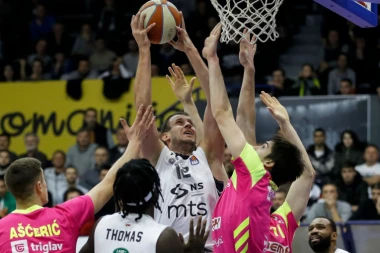 Veličković otkrio šta je rekao ekipi posle očajnog poluvremana protiv Mege!