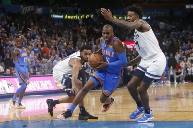 (VIDEO) Košarkaški IQ Krisa Pola je beskonačan, uspeo je da izvuče pobedu svog tima zbog neupasanog dresa!