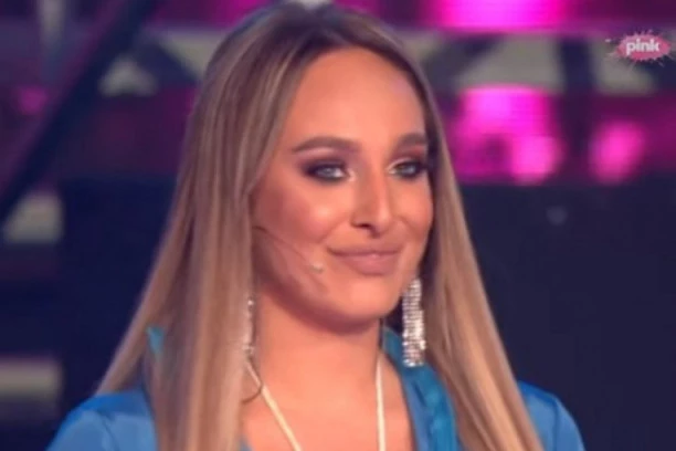 (FOTO) CELA SE IZOBLIČILA: Luna Đogani povećala usne?!