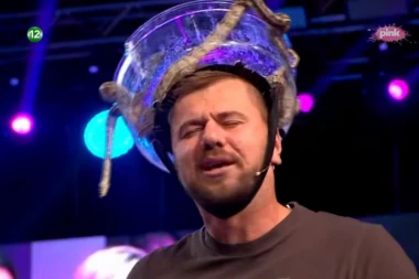 (VIDEO) Zmije mu gmizale po glavi: Janjuš se suočio sa svojim najvećim strahom!