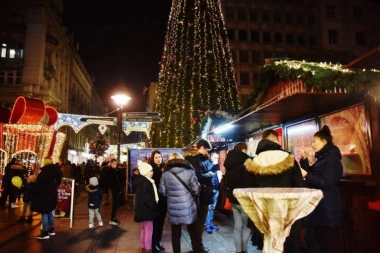 (FOTO) Beograd nikad lepši: Trg otvorenog srca okupio dobre ljude!